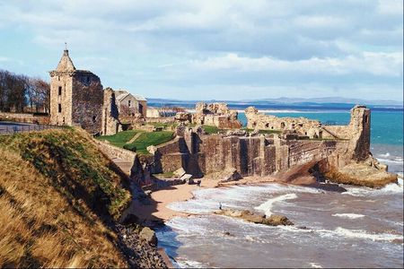From Edinburgh: Private Tour to St Andrews & East Coast Villages