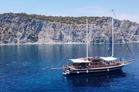 Unique sailing experience to Aegina-Metopi and Skala