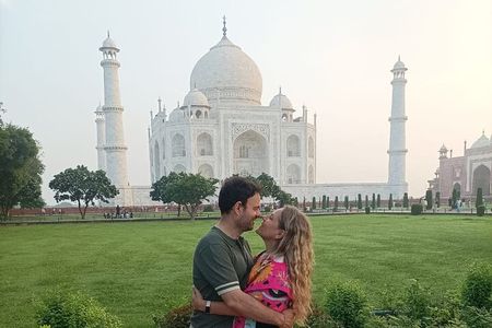 Skip the Line Taj Mahal & Agra Tour by Car