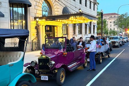 Washington DC Moonlight Tour by Electric Cart or Vintage Car