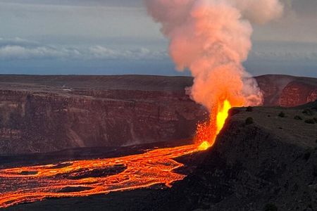Big Island Waterfalls, Blacksand Beaches, Lava Tubes & Volcanoes