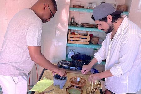 Salsas, Handmade Tortillas and Picaditas Cooking Class in Mérida