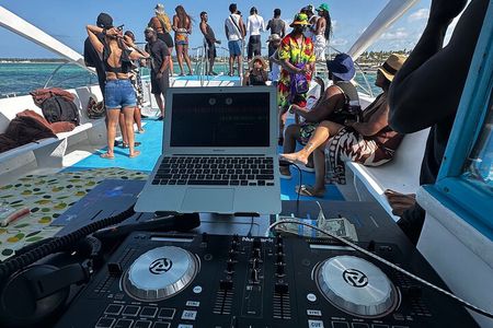Hip Hop Beat and Live Dj Adults Only Party Boat and Free drinks