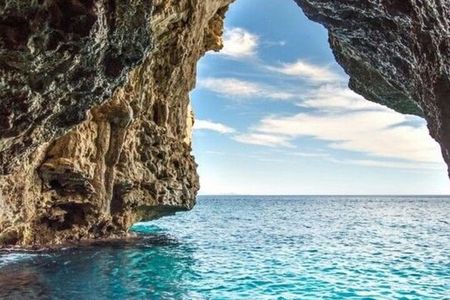 A Boat Trip to the Pirate Caves & the blue lagoon