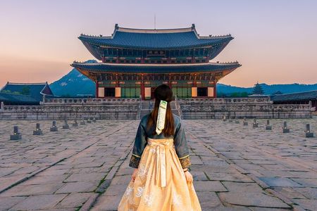 Gyeongbokgung Palace, Bukchon Village and GwangJang Tour in Seoul