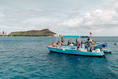 Snorkeling with Sea Turtles in Waikiki Hawaii Boat Tour