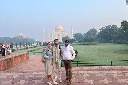 Skip the line Taj Mahal and Agra Fort private Tour by Car