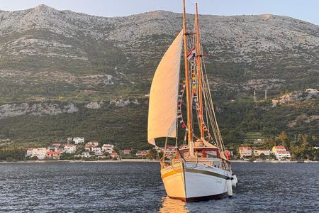 HalfDay Traditional Boat Tour in Korčula Archipelago