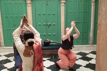 Delhi's Arts, Dance, Music, History, Food and Spice market Tour 