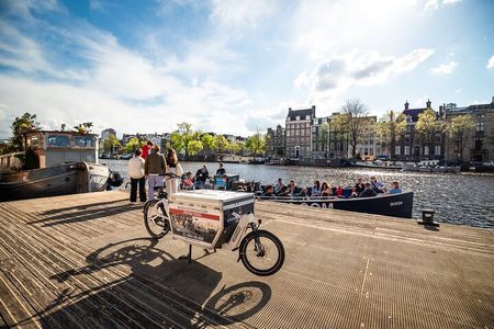 Amsterdam Canal Cruise with Live Guide and Two Drinks
