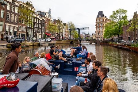 Amsterdam Canal Cruise With Live Guide and Unlimited Drinks 