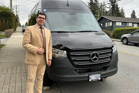 Private Guided Grand City Tour in Vancouver with your luggage