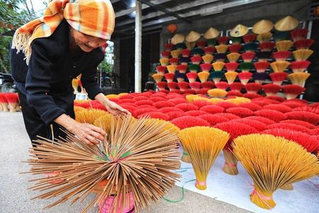 Hanoi: Quang Phu Cau Incense Village & Perfume Pagoda 1 Day Tour
