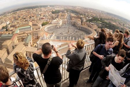 Rome: Guided Tour of St. Peter's Dome Climb, Basilica & Vatacombs