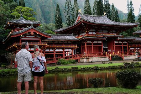 Oahu Family Adventure: Circle Island Tour + Byodo-in Temple