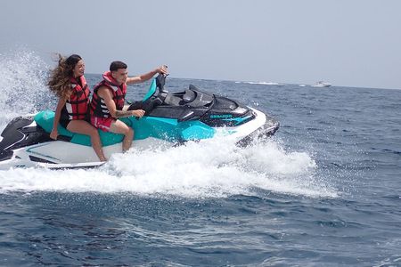 Jet Ski Rental in Alicante to Explore the Coast