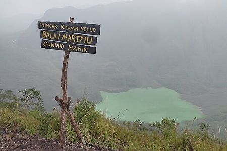 Kelud Volcano trekking
