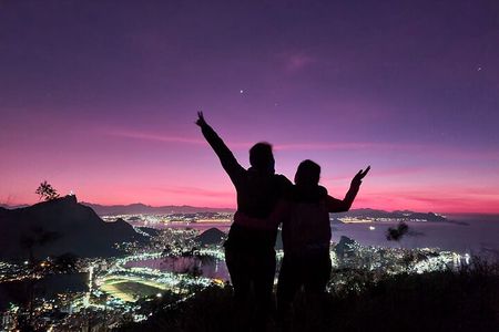Sunrise Hike to Morro Dois Irmãos with Local Guide