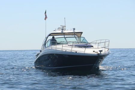 Luxury Yacht Tour in Los Cabos 45FT SeaRay Sundancer 