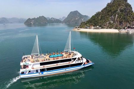 Premium 5-Star Ha Long Bay Day Cruise with Jacuzzi & Kayaking