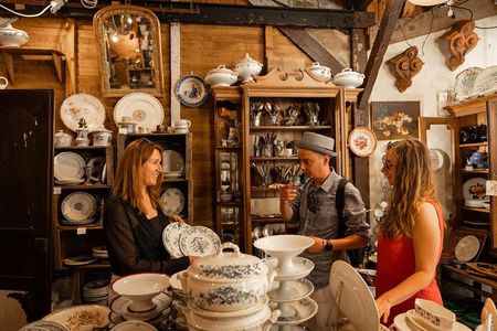 Flea Market Secrets near Montmartre: A Paris Hunt for Treasures
