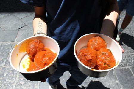 Street food in Naples with 6 Stops and Limoncello