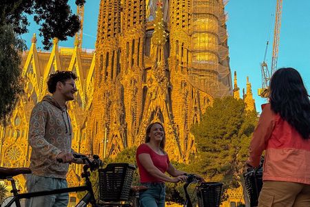 Sunrise Bike Tour: Barcelona Before the Crowds