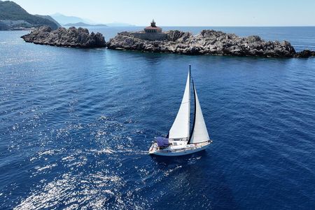 Dubrovnik : Half day sailing tour to Elafity island & Blue cave 
