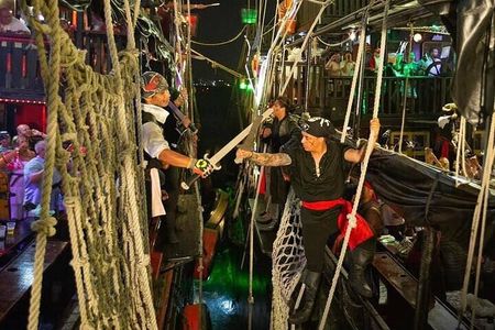 Cancún Pirate Ship Dinner Cruise with Show, Open Bar & 2x1 Offer