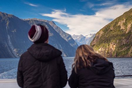  Milford Sound Small Group Tour, Cruise & Picnic Lunch