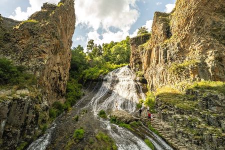 Guided tour: Khor Virap, Noravank Monastery, Areni, Jermuk