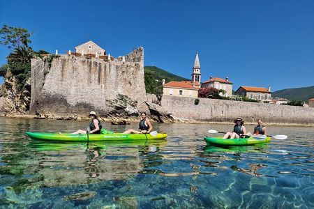 Kayaking tour from Budva to Sveti Nikola island' caves