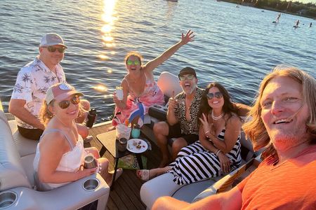 Seattle Lake Union Private Boat Cruise To Lake Washington BYOB