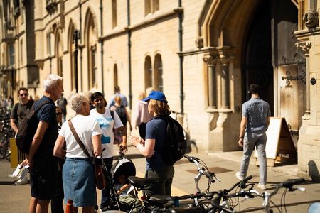 Shared | Alumni-led Walking & Punting Tour w/opt New College