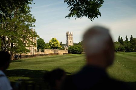 Private | Alumni-led Walking Tour w/opt New College
