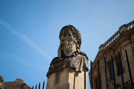 Shared | Alumni-led Walking Tour w/opt New College