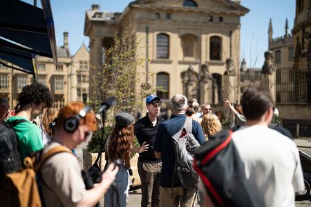 Shared | Alumni-led Walking Tour w/opt New College