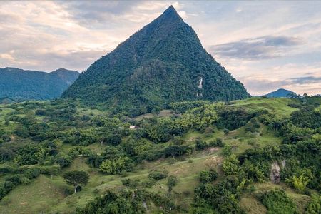 Climb The Tallest Natural Pyramid on Earth! TUSA MOUNTAIN HILL.