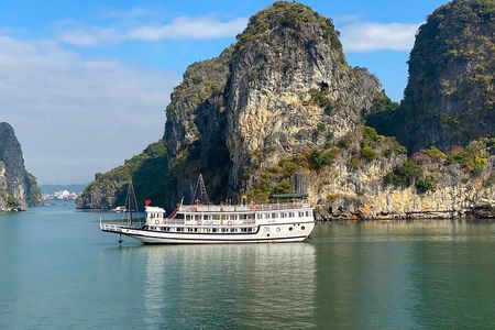 Hanoi: 2-Day Renea Cruises Discover the Beauty of Bai Tu Long