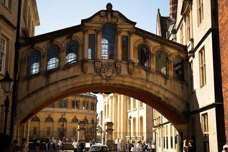 Private | Alumni-led Walking Tour w/opt New College