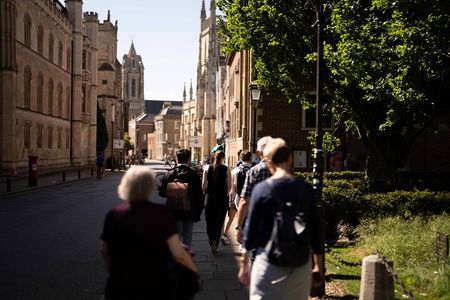Shared | Alumni-led Cambridge Walking Tour w/opt King's Chapel