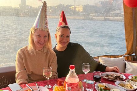 Private Yacht Voyage : Music, Wine & Snacks for Groups 