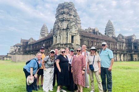 Golden Hour at Angkor: A Luxury Photo Journey with Professionals