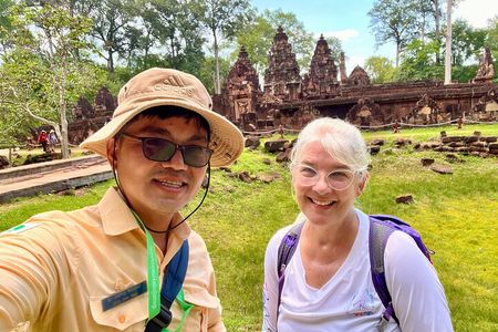 1-D tour: Angkor Wat, Banteay Srei, Ta Prohm & Angkor Thom.