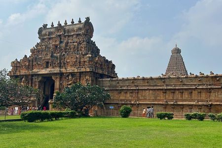Madurai to Thanjavur - Trichy & Gangaikonda Cholapuram Day Trip 