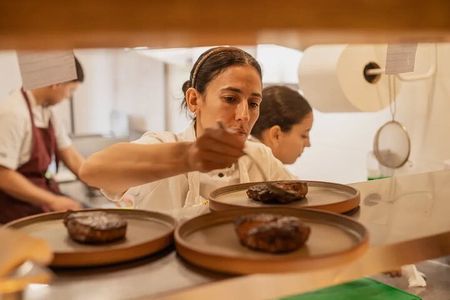 Bodega Decero+Almuerzo Susana Balbo (Guia Michelin). 