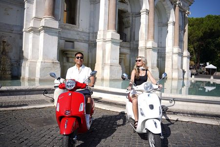 Vespa Tour with Photoshoot in Rome