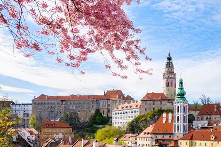 Fairytale Český Krumlov and Bohemian Village Day Tour with Lunch