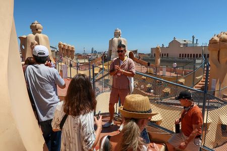 Barcelona in 1 Day: Sagrada Familia, Park Guell, Casa Mila, Tapas