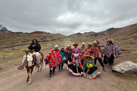Rainbow Mountain on Horseback 1-Day Tour
